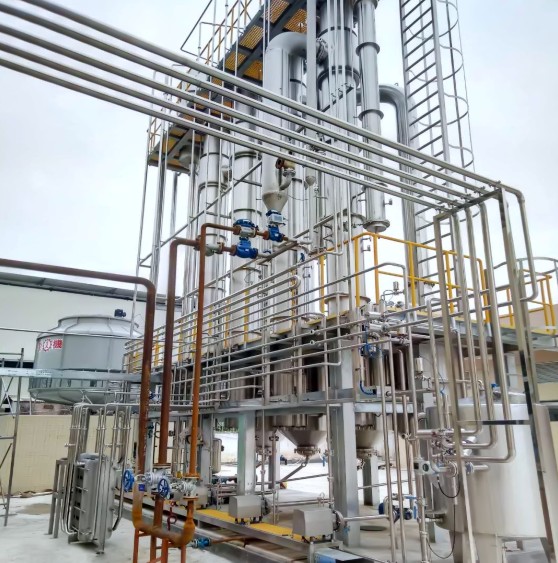 Falling film vacuum evaporator