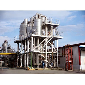 Forced external circulation vacuum evaporator